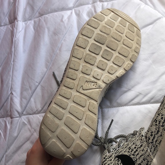 Nike LIMITED EDITION Roche Sneakers - Picture 5 of 5